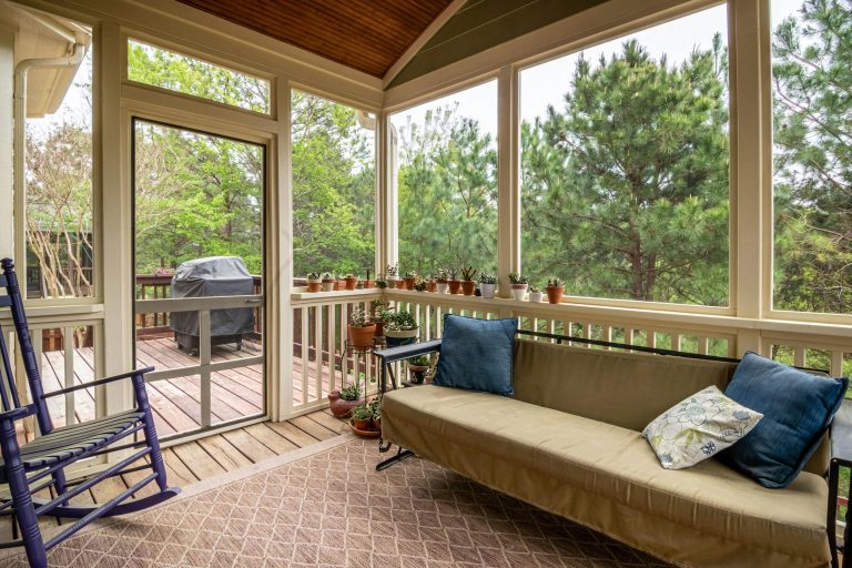 How to Build a Screened-In Porch: Step-by-Step Guide for a Perfect Outdoor Retreat